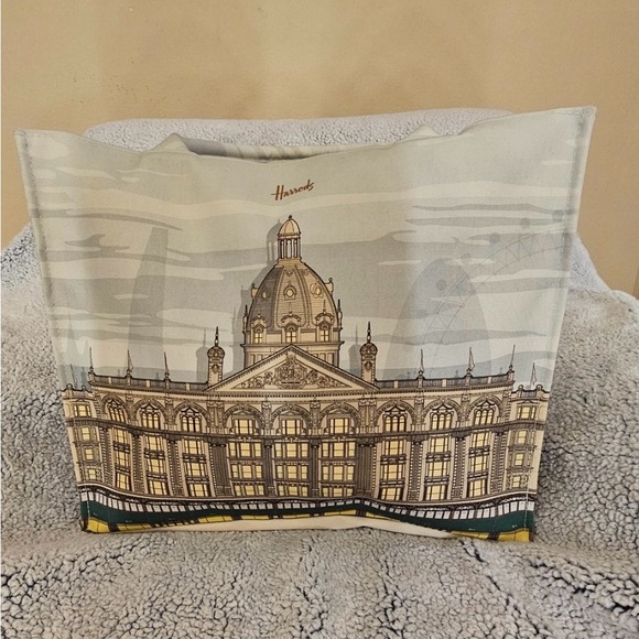 HARRODS
Large Architectural Building Shopper New Never Used - Picture 1 of 13